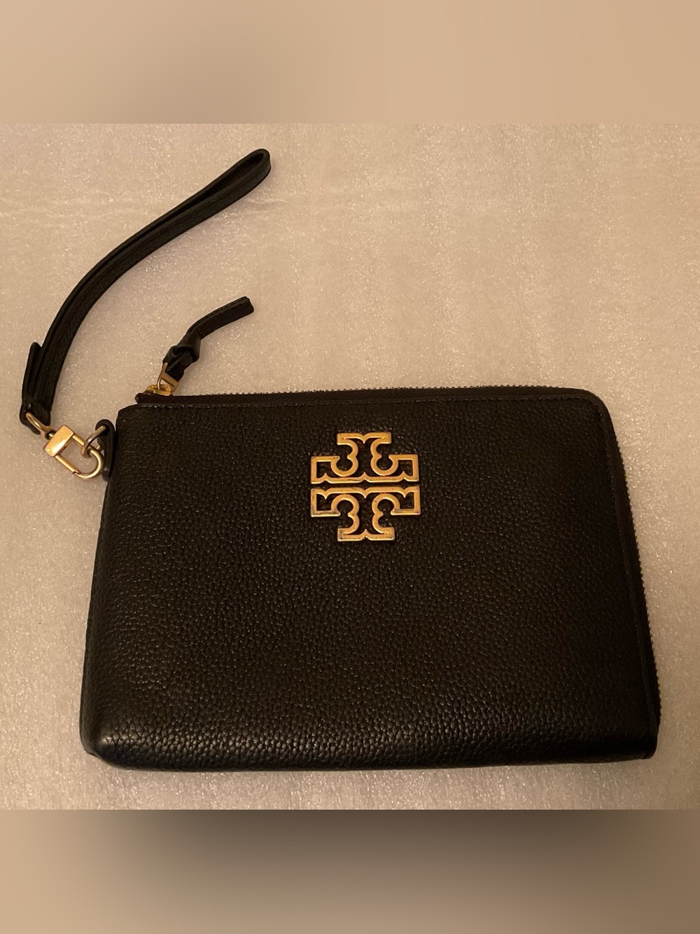 Tory Burch Britten Large Zip Wristlet Clutch Black Pebbled Leather Gold Logo EUC